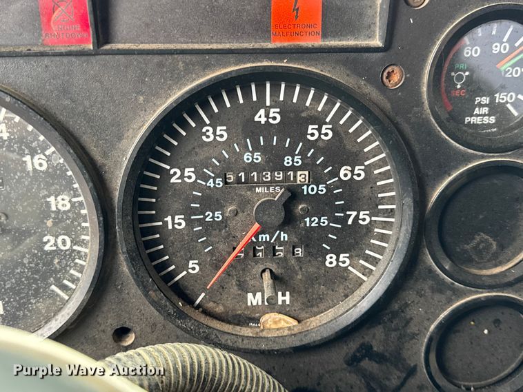 image for item ER0300 1994 Mack CH613 semi truck