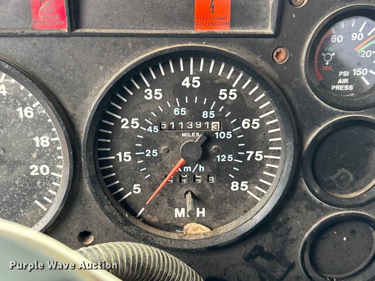 image for item ER0300 1994 Mack CH613 semi truck