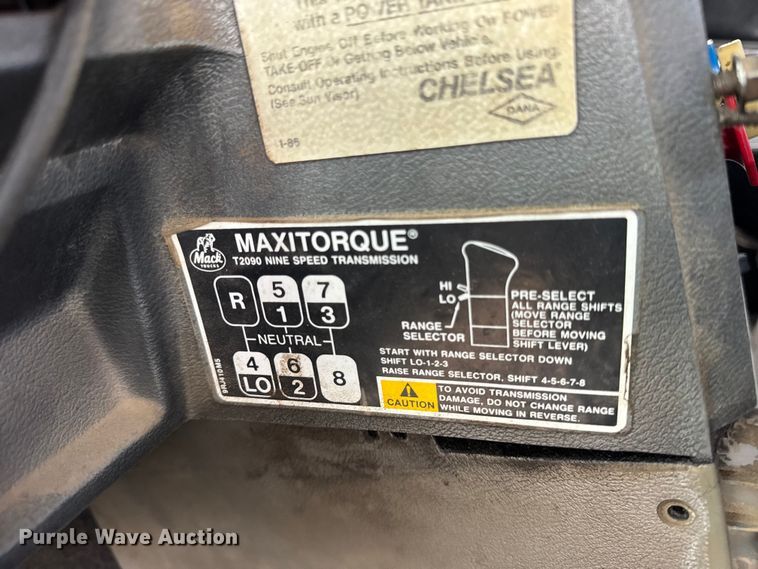 image for item ER0300 1994 Mack CH613 semi truck