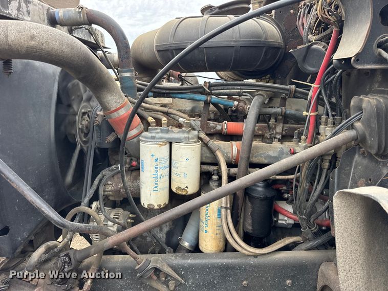 image for item ER0300 1994 Mack CH613 semi truck