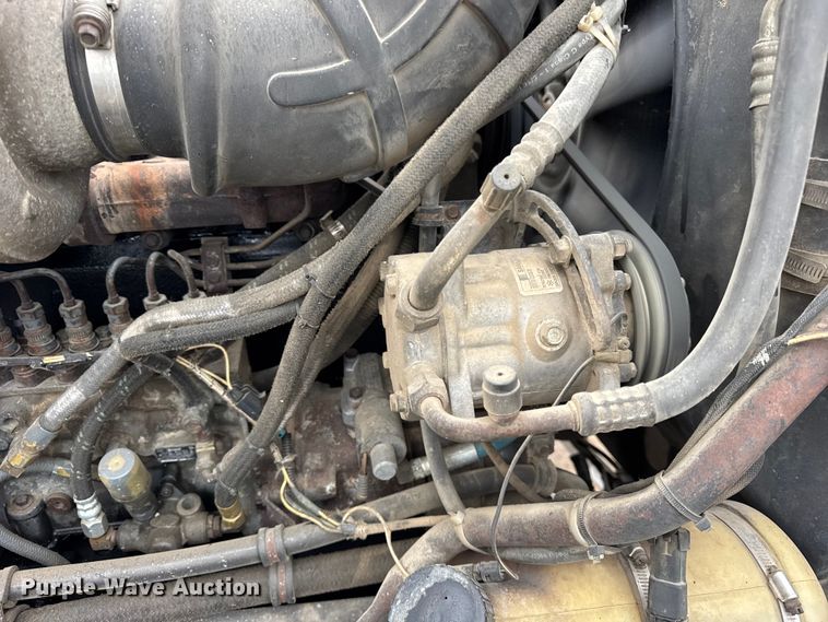 image for item ER0300 1994 Mack CH613 semi truck