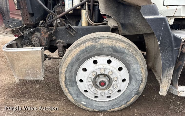 image for item ER0300 1994 Mack CH613 semi truck