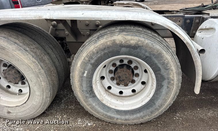 image for item ER0300 1994 Mack CH613 semi truck