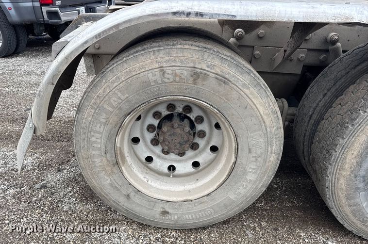 image for item ER0300 1994 Mack CH613 semi truck