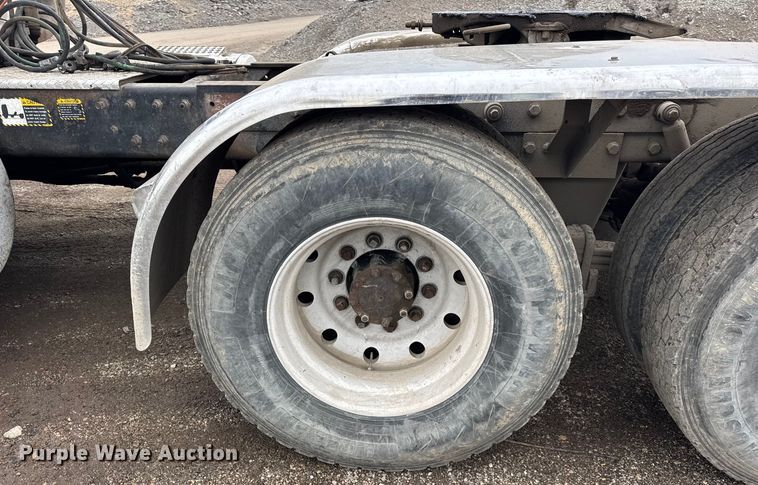 image for item ER0300 1994 Mack CH613 semi truck