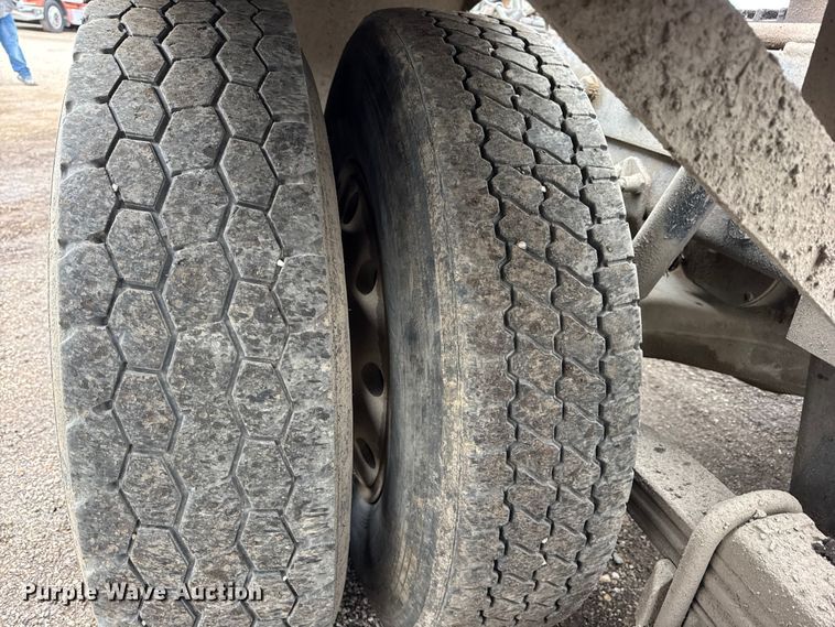 image for item ER0300 1994 Mack CH613 semi truck