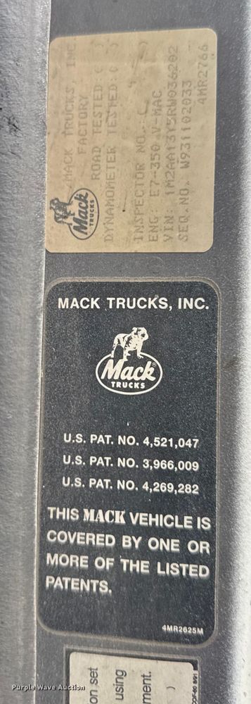 image for item ER0300 1994 Mack CH613 semi truck