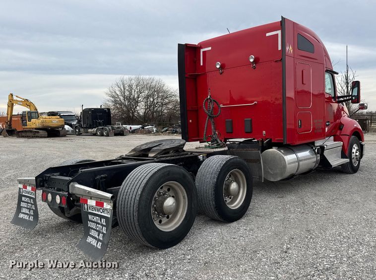 image for item ET4024 2019 Kenworth T680 semi truck