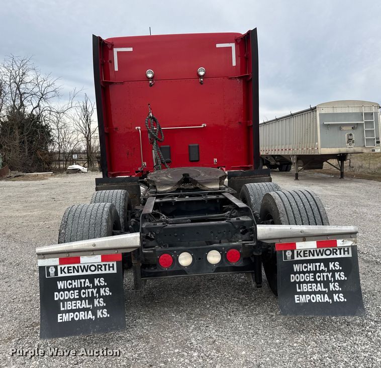 image for item ET4024 2019 Kenworth T680 semi truck