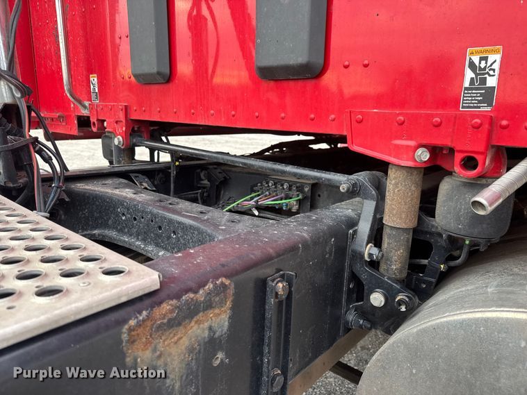 image for item ET4024 2019 Kenworth T680 semi truck