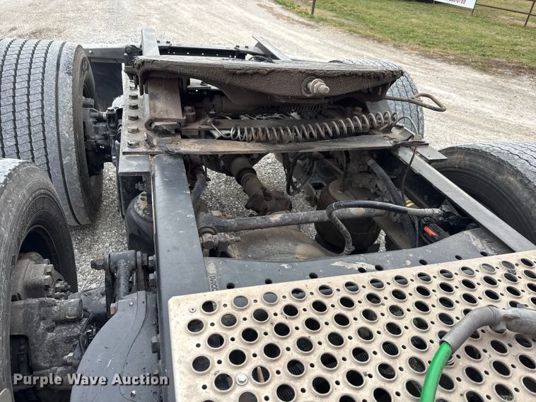 image for item ET4024 2019 Kenworth T680 semi truck