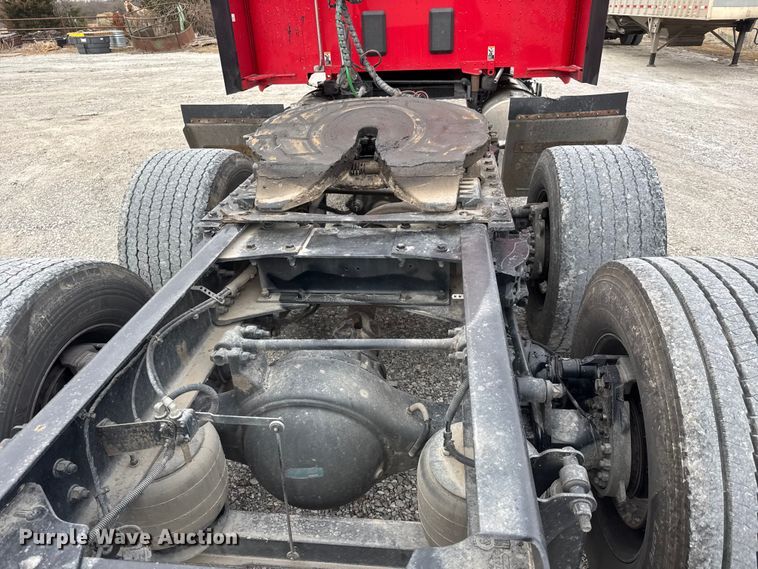 image for item ET4024 2019 Kenworth T680 semi truck