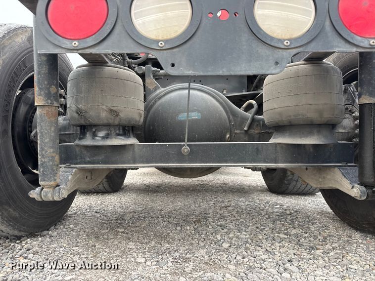 image for item ET4024 2019 Kenworth T680 semi truck