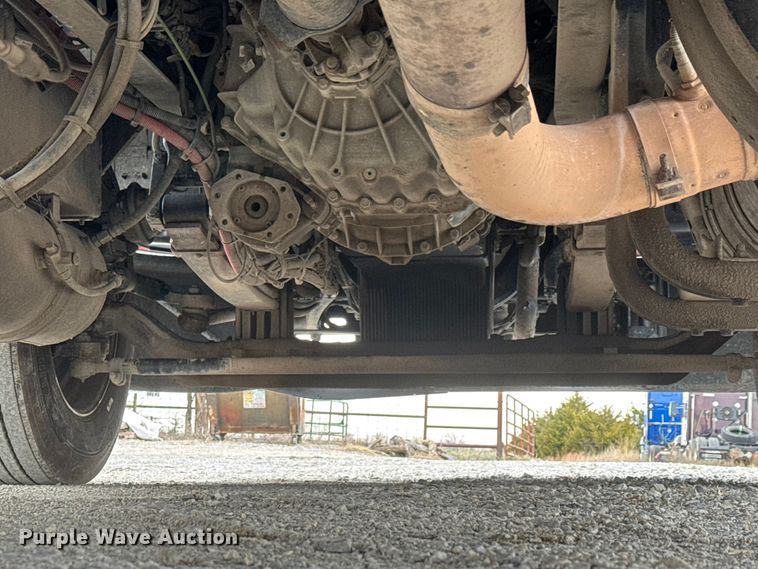 image for item ET4024 2019 Kenworth T680 semi truck