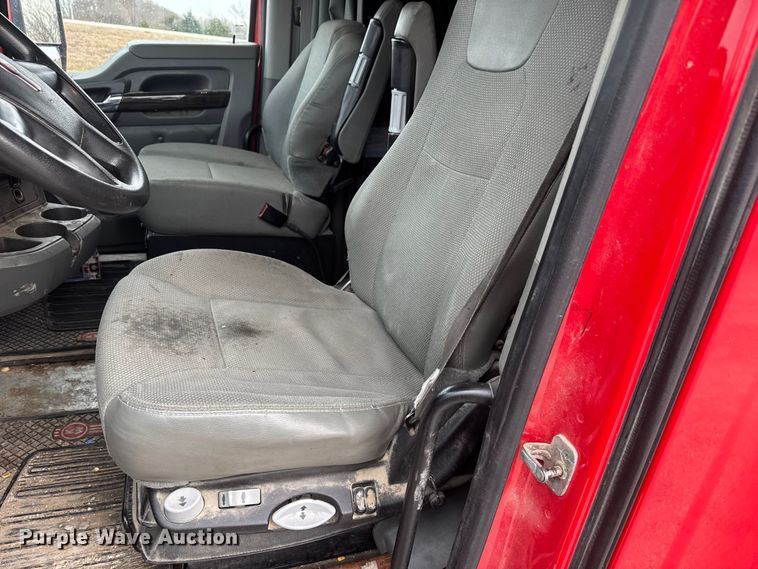 image for item ET4024 2019 Kenworth T680 semi truck