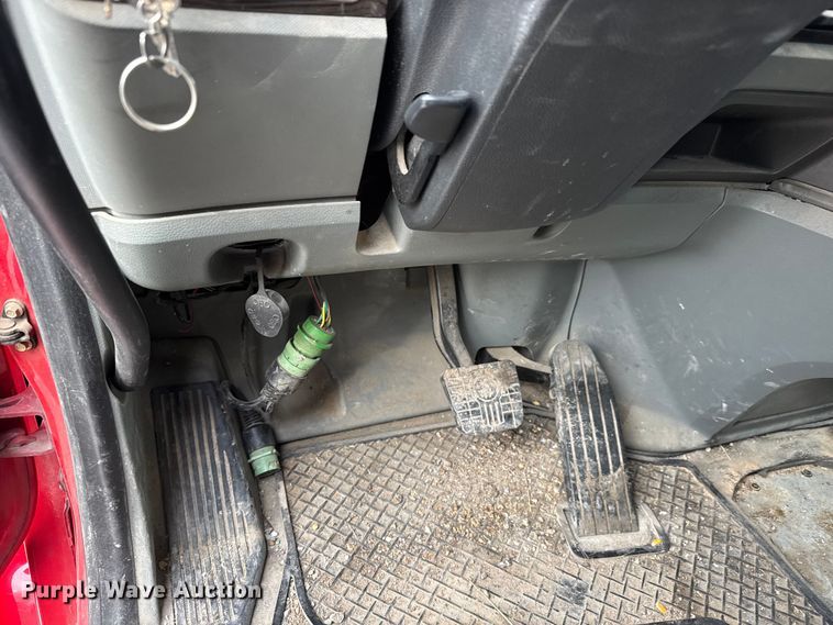 image for item ET4024 2019 Kenworth T680 semi truck