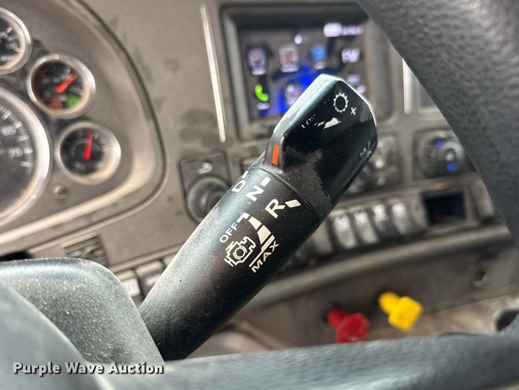 image for item ET4024 2019 Kenworth T680 semi truck