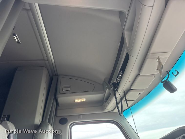 image for item ET4024 2019 Kenworth T680 semi truck