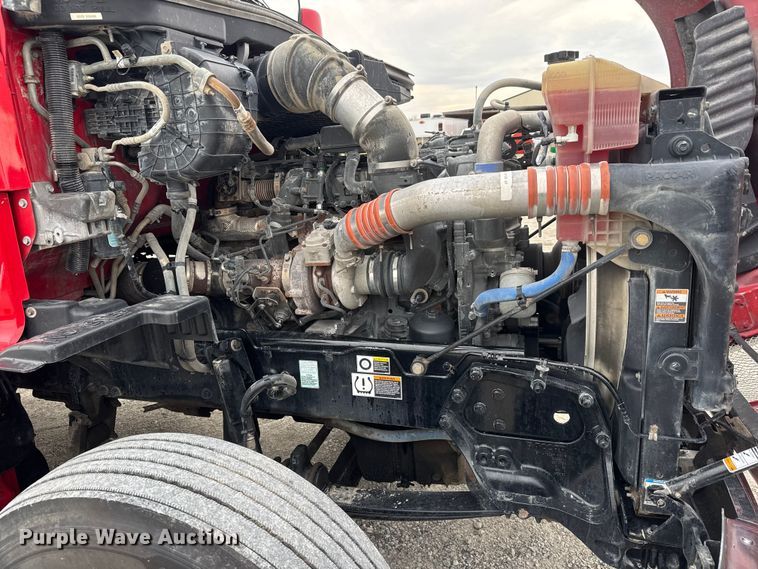 image for item ET4024 2019 Kenworth T680 semi truck