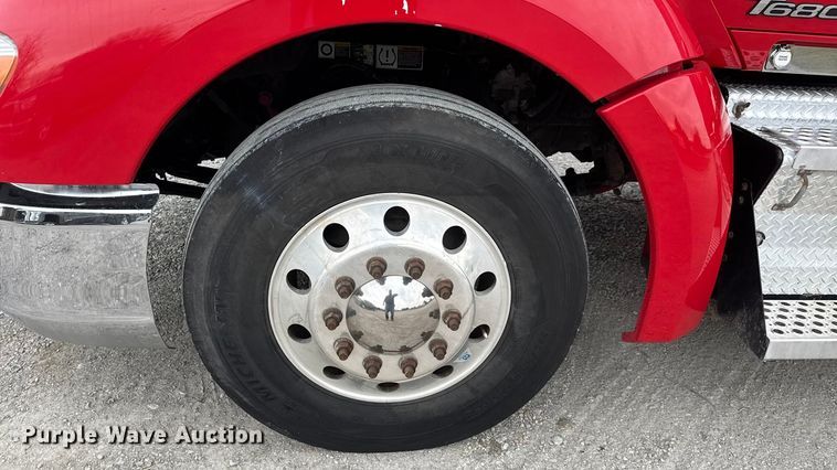 image for item ET4024 2019 Kenworth T680 semi truck