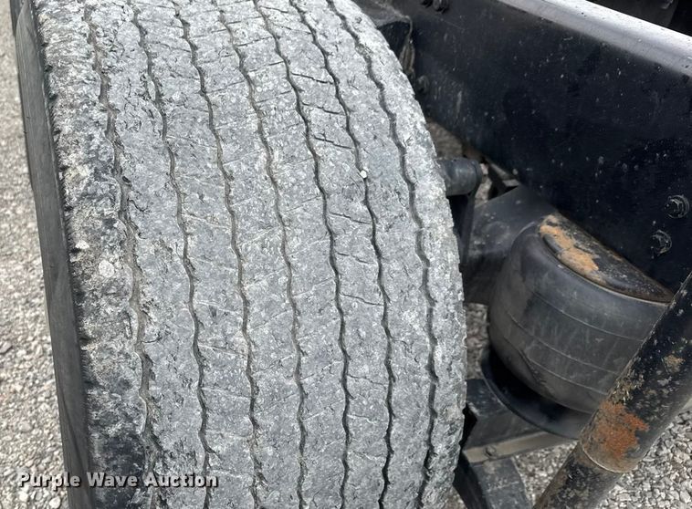 image for item ET4024 2019 Kenworth T680 semi truck