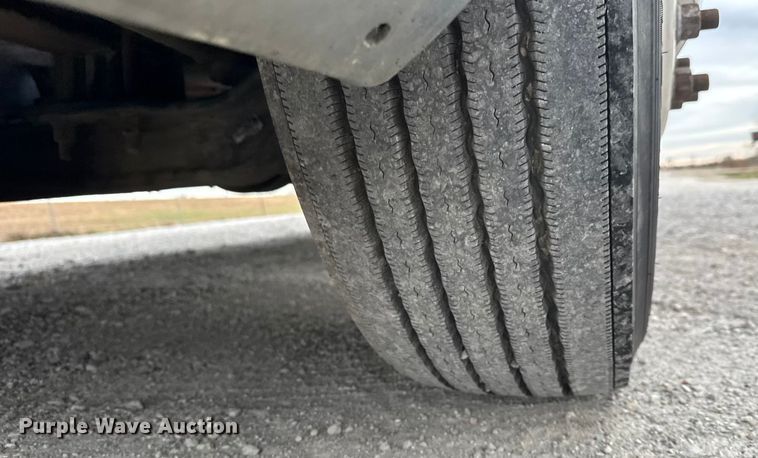 image for item ET4024 2019 Kenworth T680 semi truck