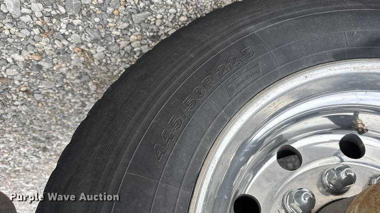 image for item ET4024 2019 Kenworth T680 semi truck