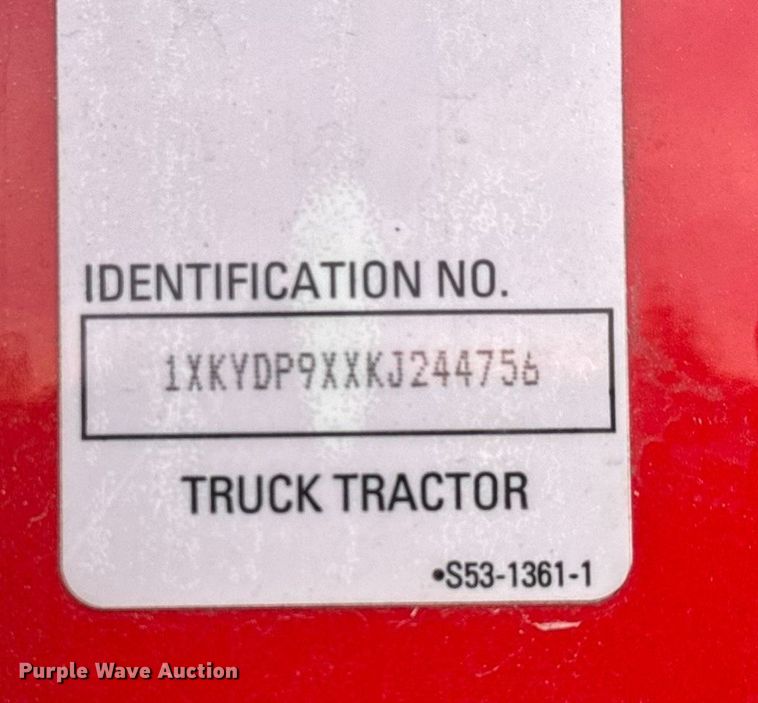 image for item ET4024 2019 Kenworth T680 semi truck
