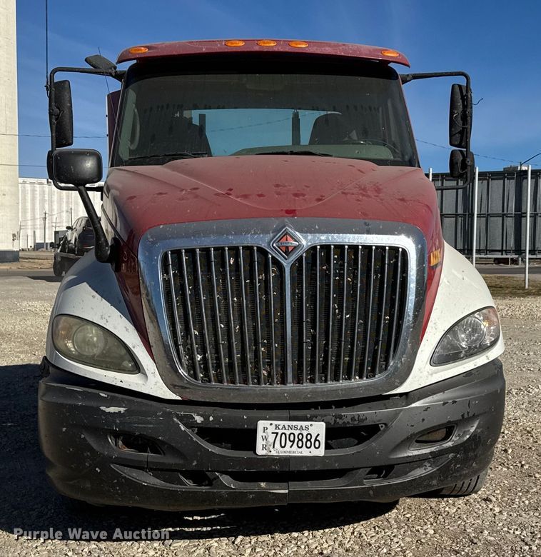 image for item ET4038 2009 International Prostar  semi truck
