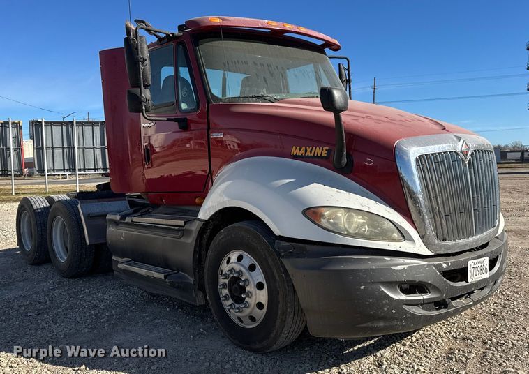 image for item ET4038 2009 International Prostar  semi truck