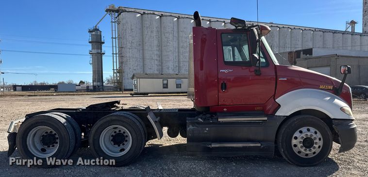 image for item ET4038 2009 International Prostar  semi truck