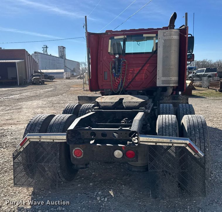 image for item ET4038 2009 International Prostar  semi truck