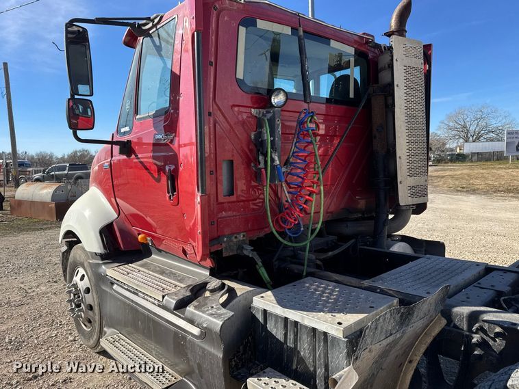 image for item ET4038 2009 International Prostar  semi truck