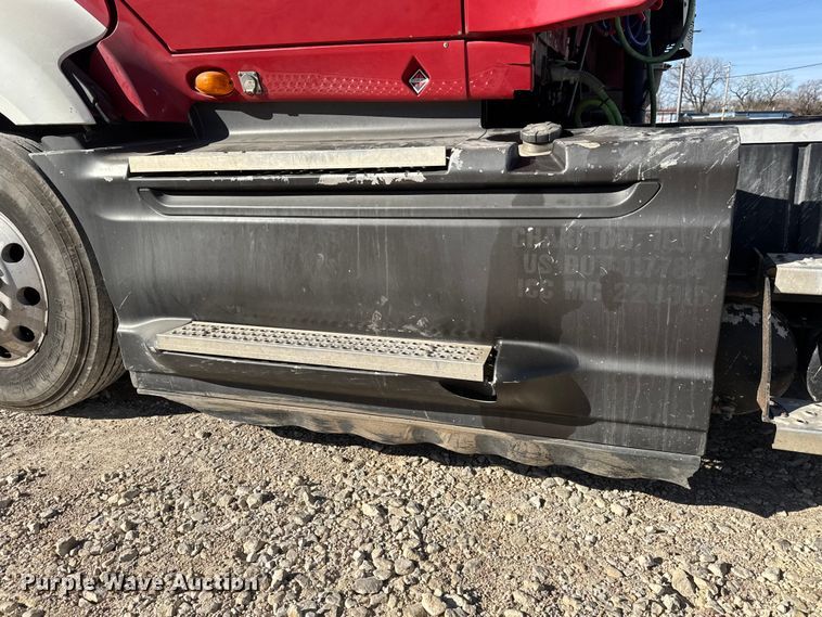 image for item ET4038 2009 International Prostar  semi truck