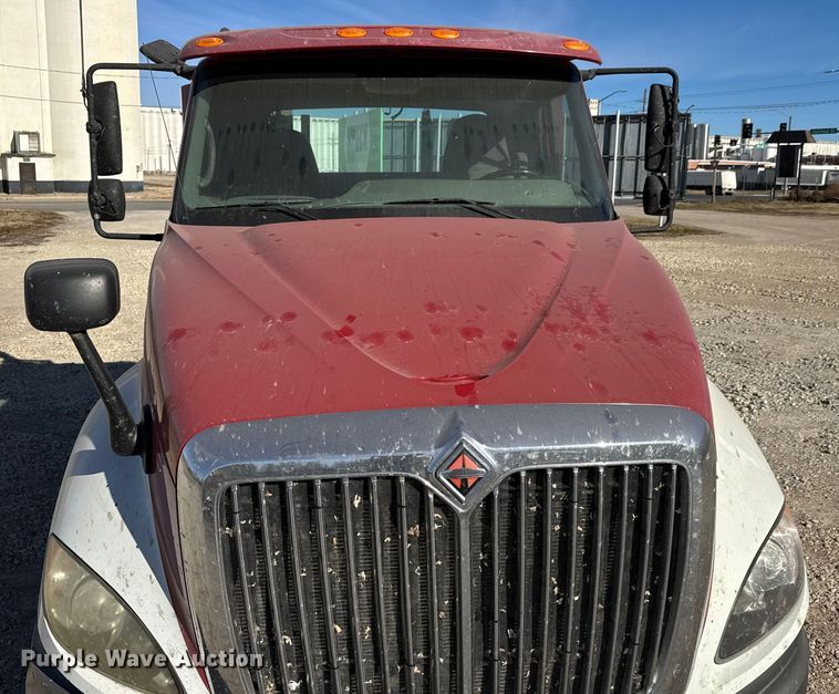 image for item ET4038 2009 International Prostar  semi truck