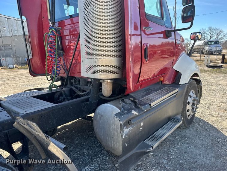 image for item ET4038 2009 International Prostar  semi truck