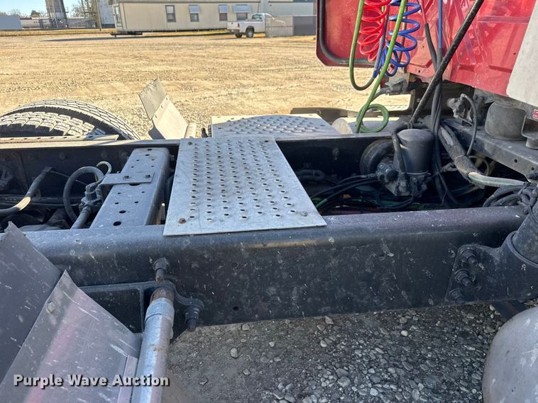 image for item ET4038 2009 International Prostar  semi truck