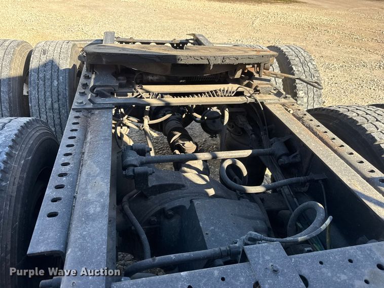 image for item ET4038 2009 International Prostar  semi truck