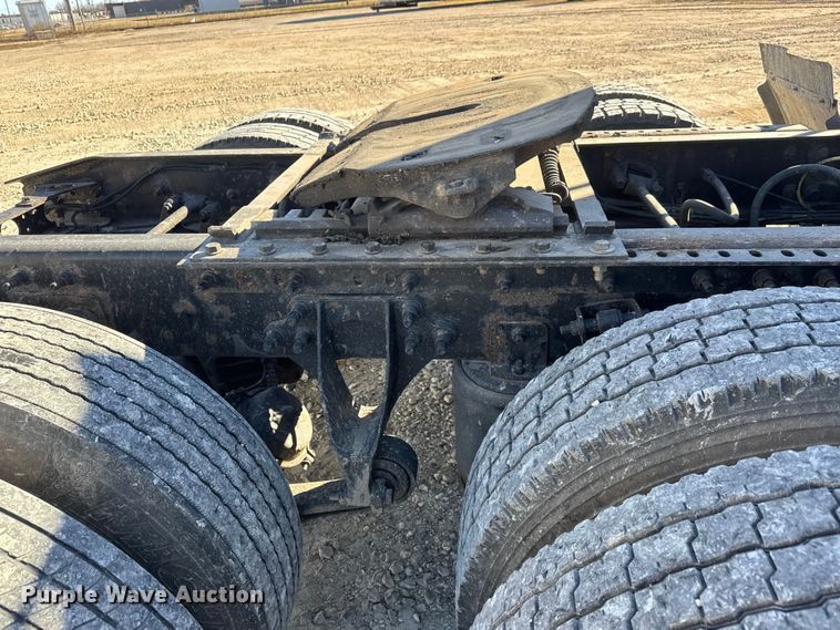 image for item ET4038 2009 International Prostar  semi truck