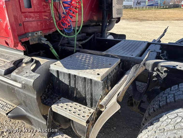 image for item ET4038 2009 International Prostar  semi truck