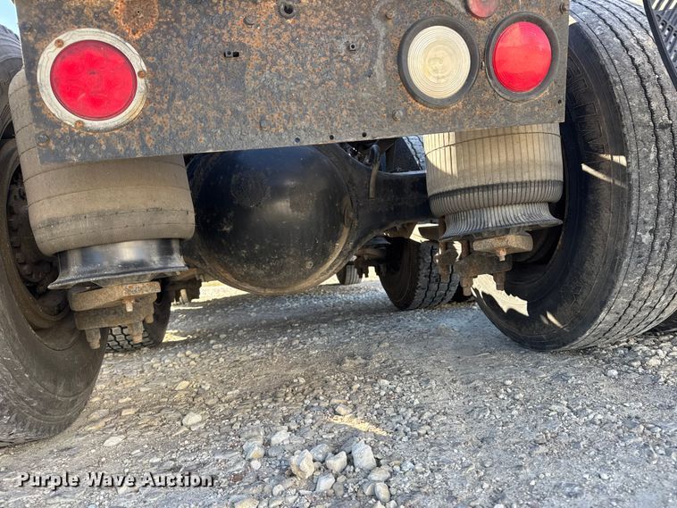 image for item ET4038 2009 International Prostar  semi truck