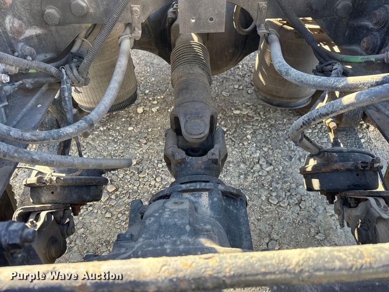 image for item ET4038 2009 International Prostar  semi truck