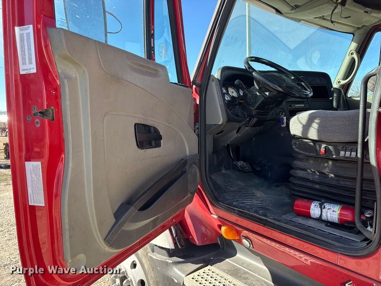 image for item ET4038 2009 International Prostar  semi truck