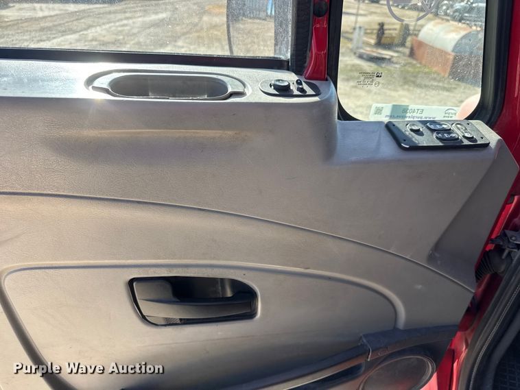 image for item ET4038 2009 International Prostar  semi truck