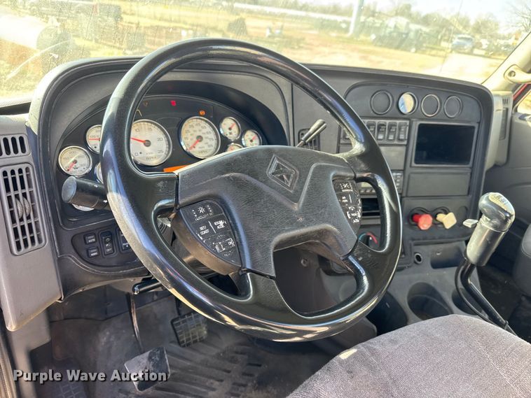 image for item ET4038 2009 International Prostar  semi truck