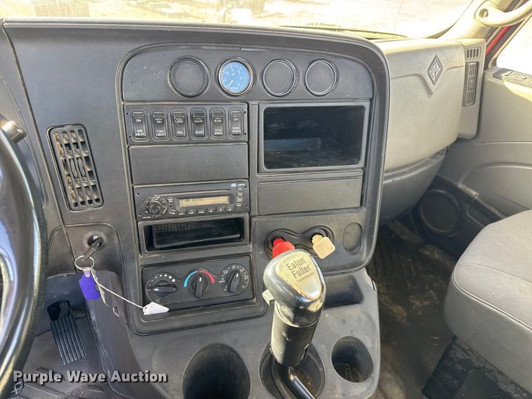 image for item ET4038 2009 International Prostar  semi truck