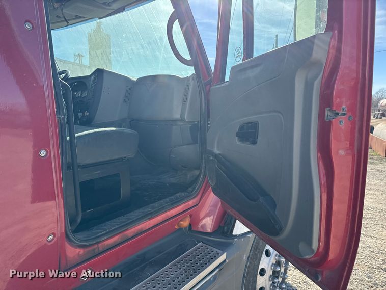 image for item ET4038 2009 International Prostar  semi truck