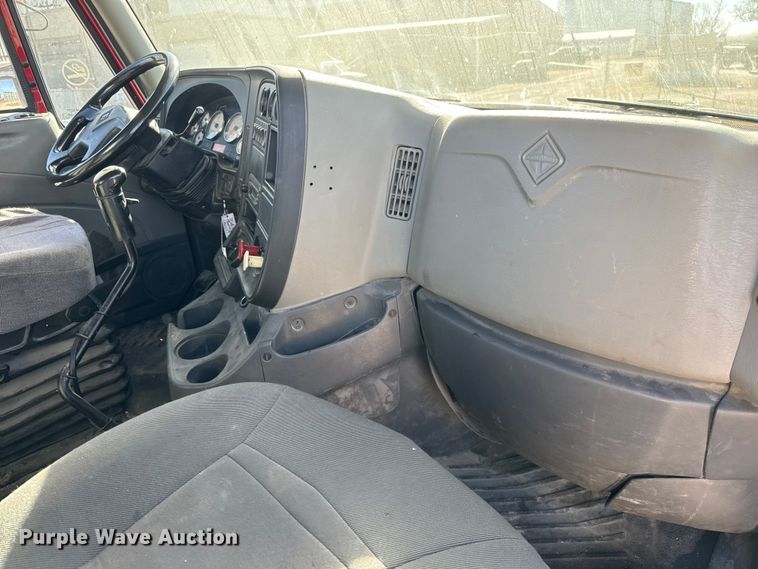 image for item ET4038 2009 International Prostar  semi truck