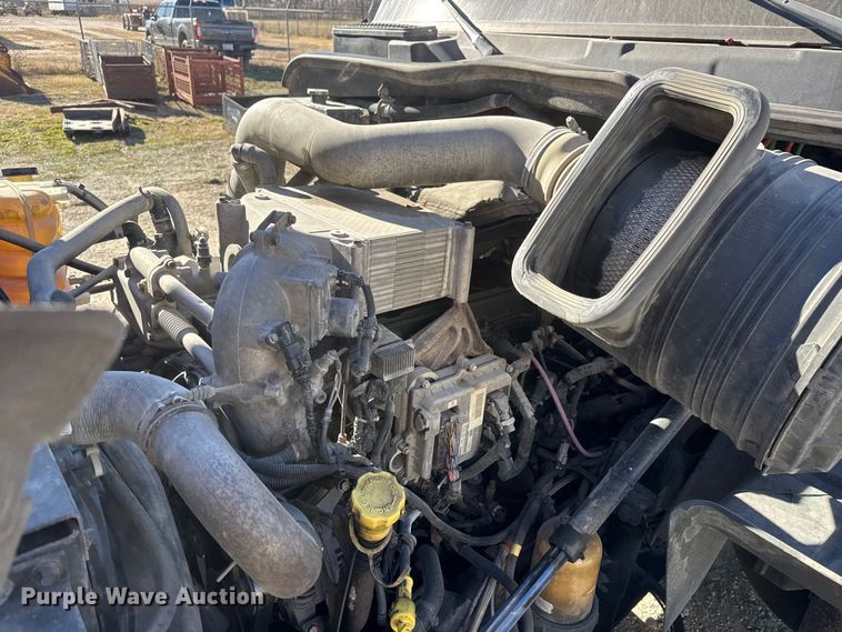 image for item ET4038 2009 International Prostar  semi truck