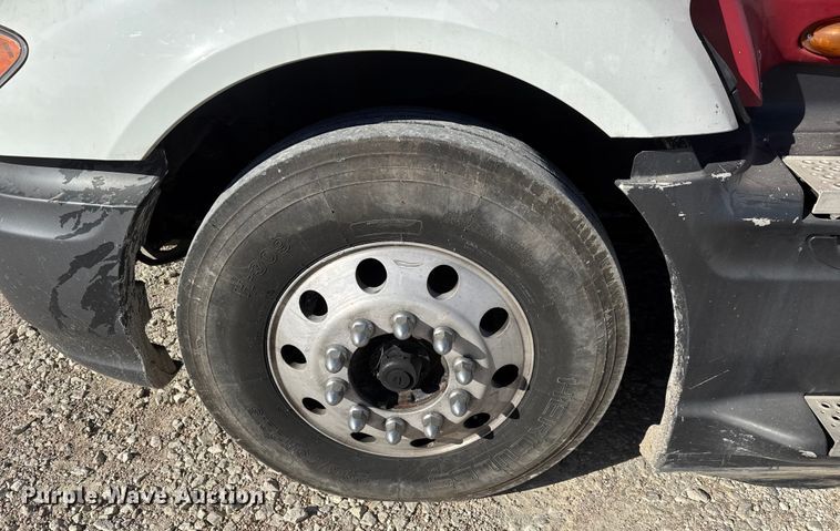 image for item ET4038 2009 International Prostar  semi truck